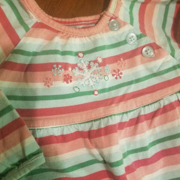 Embroidered Snowfalke Outfit - Picture 3 of 6